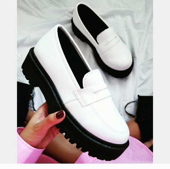 🆕️Yorkshire collection// white loafer - Picture 4 of 6